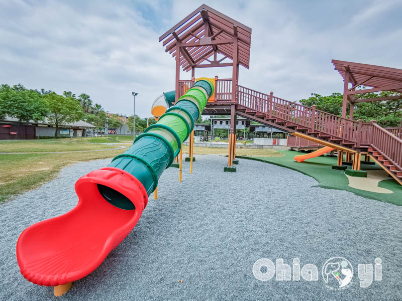 嘉義市區景點〡嘉義文化公園〡諸羅樹蛙共融遊戲場, 蛙蹼造型溜滑梯, 夏日地泉戲水池, 順遊文化路觀光夜市