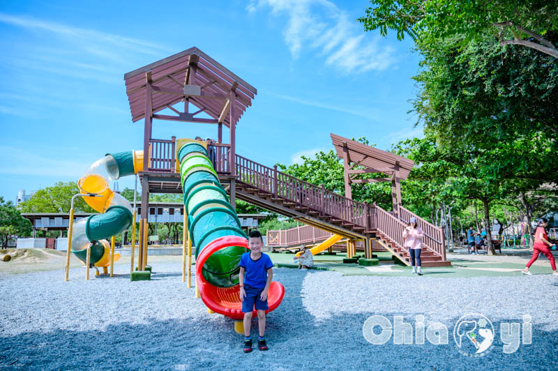 嘉義市區景點〡嘉義文化公園〡諸羅樹蛙共融遊戲場, 蛙蹼造型溜滑梯, 夏日地泉戲水池, 順遊文化路觀光夜市