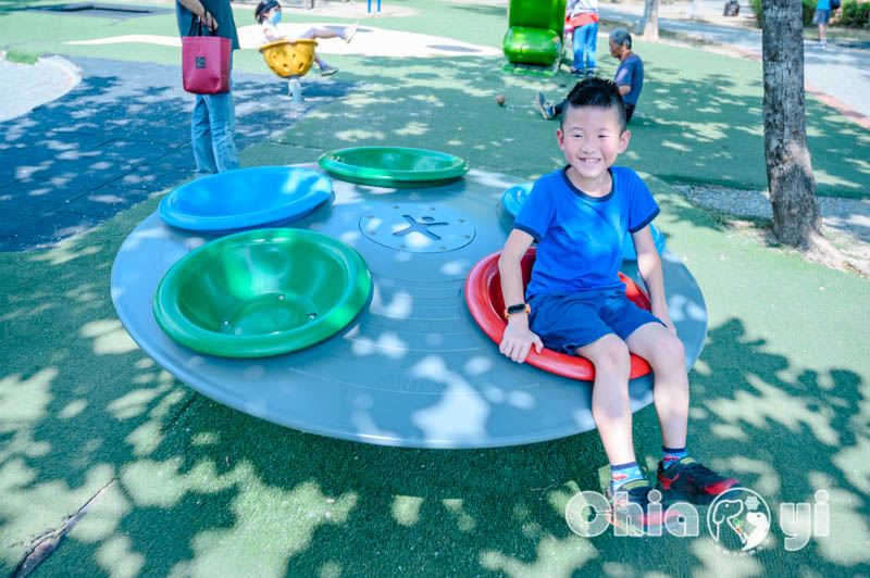 嘉義市區景點〡嘉義文化公園〡諸羅樹蛙共融遊戲場, 蛙蹼造型溜滑梯, 夏日地泉戲水池, 順遊文化路觀光夜市