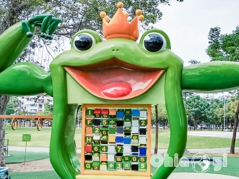 嘉義市區景點〡嘉義文化公園〡諸羅樹蛙共融遊戲場, 蛙蹼造型溜滑梯, 夏日地泉戲水池, 順遊文化路觀光夜市