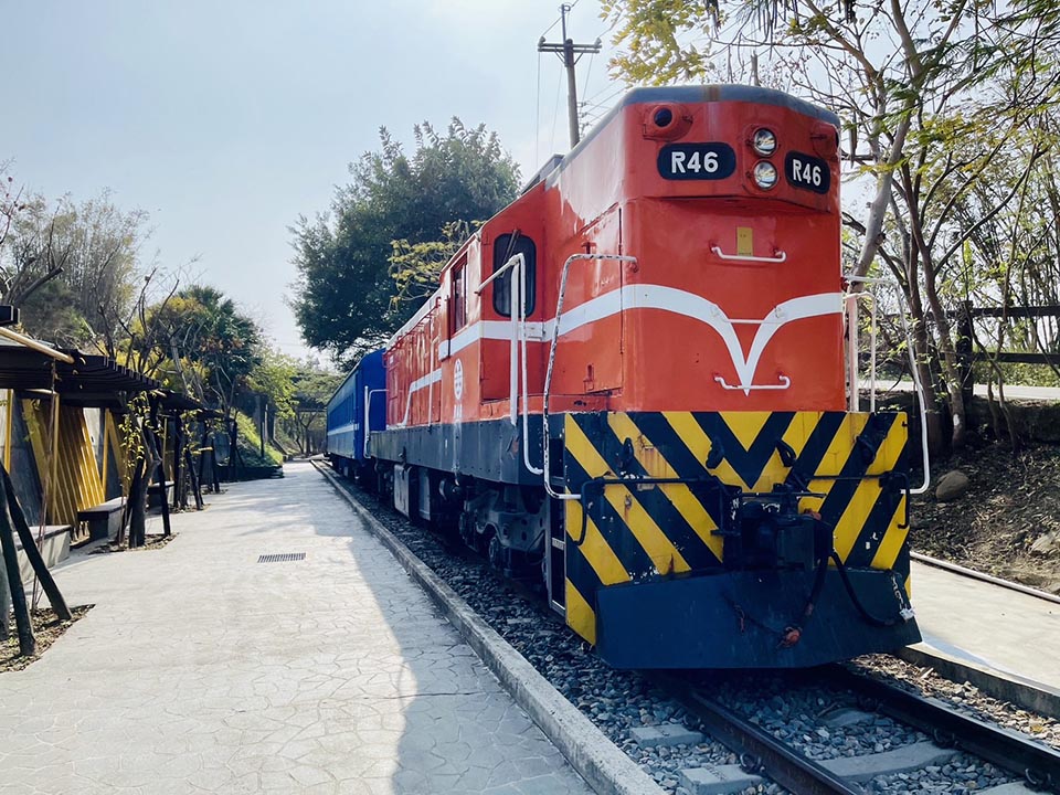 苗栗市區景點〡功維敘隧道〡功維敘遊客中心, 狸貓山公園步道, 兒童星空滾輪滑梯, 夢幻七彩百年隧道, 回味老火車頭, 心想事成許願車票