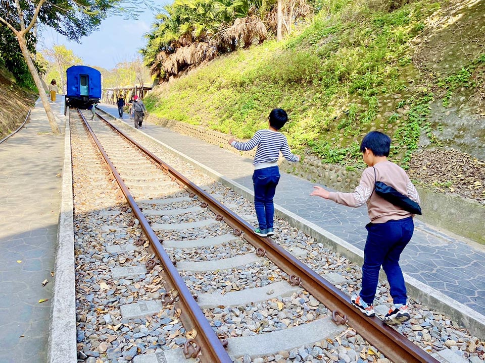 苗栗市區景點〡功維敘隧道〡功維敘遊客中心, 狸貓山公園步道, 兒童星空滾輪滑梯, 夢幻七彩百年隧道, 回味老火車頭, 心想事成許願車票