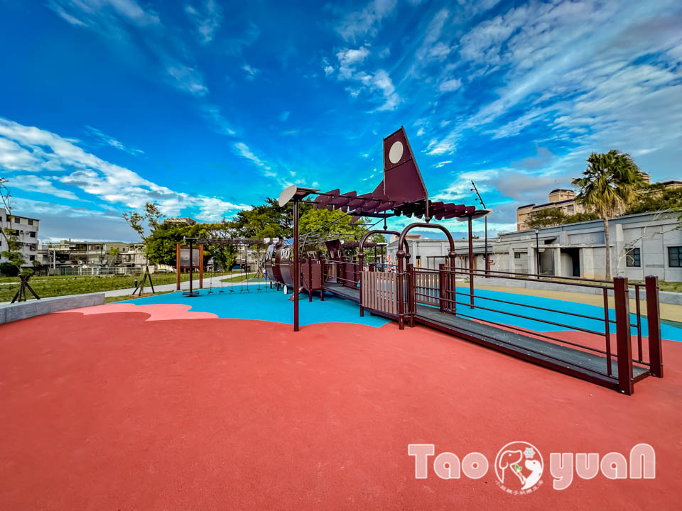 桃園大溪景點〡傘儲酷公園〡特色飛機遊戲場, 幼幼傘兵集合囉, 傘徽廣場超吸睛, 桃園親子特色公園