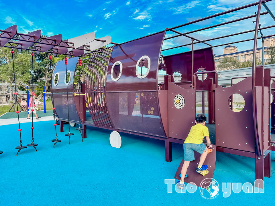 桃園大溪景點〡傘儲酷公園〡特色飛機遊戲場, 幼幼傘兵集合囉, 傘徽廣場超吸睛, 桃園親子特色公園