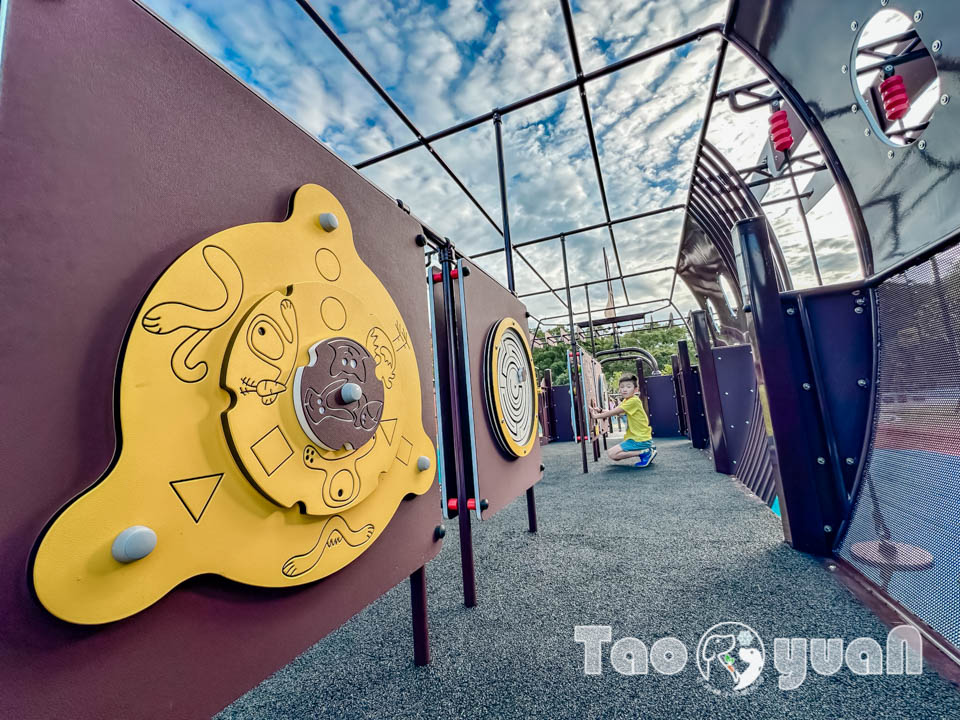 桃園大溪景點〡傘儲酷公園〡特色飛機遊戲場, 幼幼傘兵集合囉, 傘徽廣場超吸睛, 桃園親子特色公園