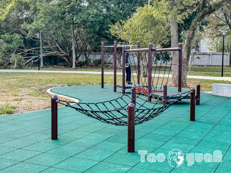 桃園大溪景點〡傘儲酷公園〡特色飛機遊戲場, 幼幼傘兵集合囉, 傘徽廣場超吸睛, 桃園親子特色公園