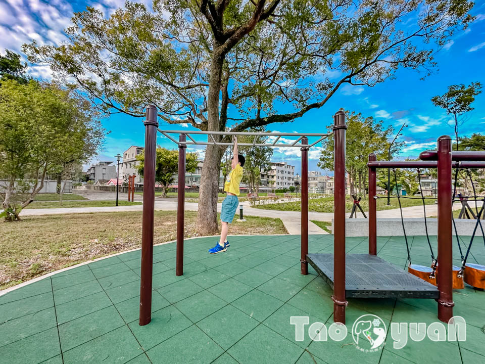 桃園大溪景點〡傘儲酷公園〡特色飛機遊戲場, 幼幼傘兵集合囉, 傘徽廣場超吸睛, 桃園親子特色公園