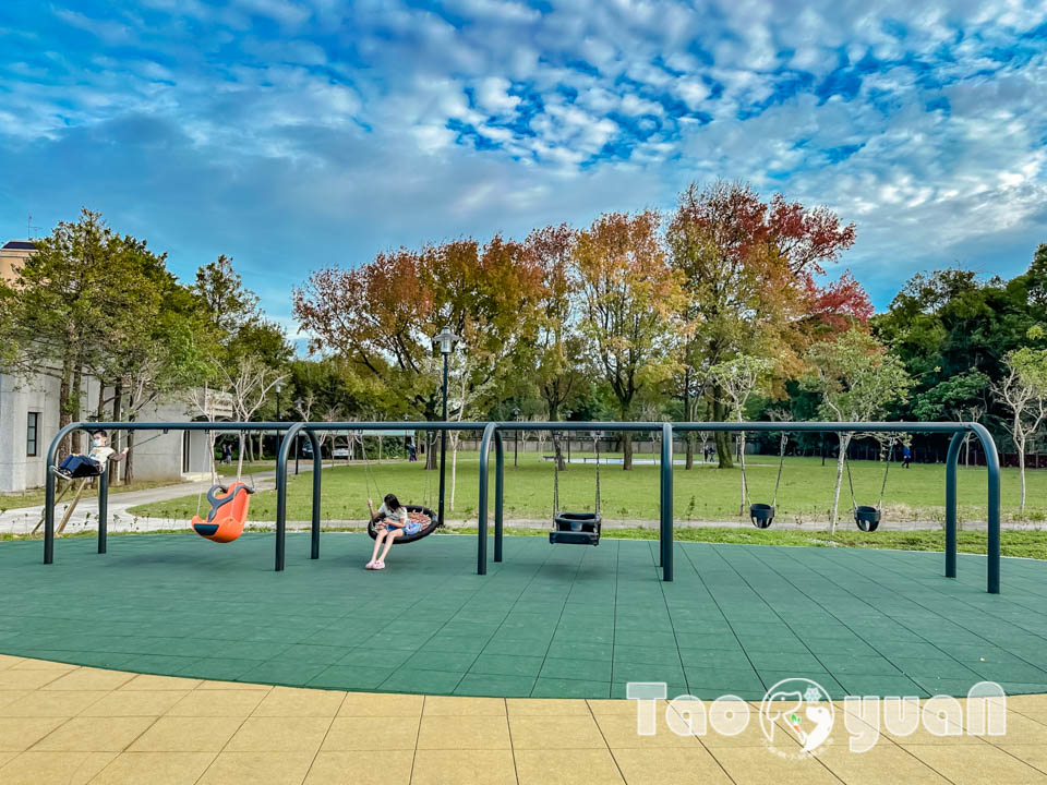 桃園大溪景點〡傘儲酷公園〡特色飛機遊戲場, 幼幼傘兵集合囉, 傘徽廣場超吸睛, 桃園親子特色公園