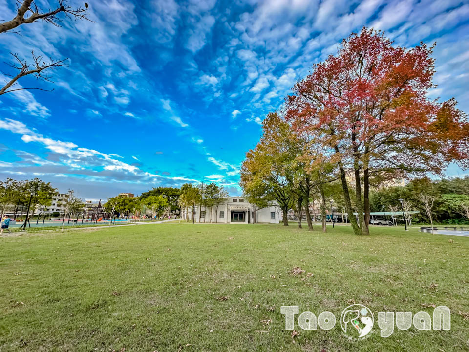 桃園大溪景點〡傘儲酷公園〡特色飛機遊戲場, 幼幼傘兵集合囉, 傘徽廣場超吸睛, 桃園親子特色公園