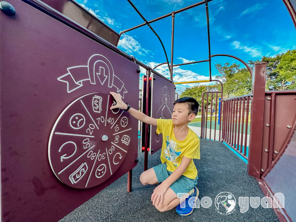 桃園大溪景點〡傘儲酷公園〡特色飛機遊戲場, 幼幼傘兵集合囉, 傘徽廣場超吸睛, 桃園親子特色公園