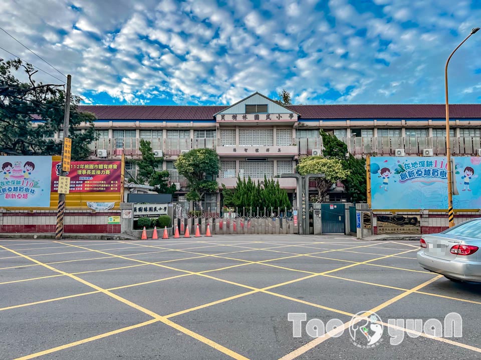 桃園大溪景點〡傘儲酷公園〡特色飛機遊戲場, 幼幼傘兵集合囉, 傘徽廣場超吸睛, 桃園親子特色公園