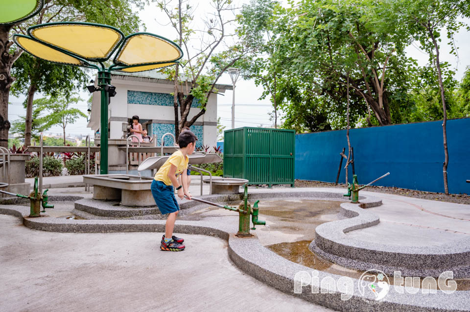 屏東東港景點〡東港兒童公園〡大鮪魚航海樂園, 挑戰樹海闖關塔, 東港一號航海王, 夏日親子戲水區