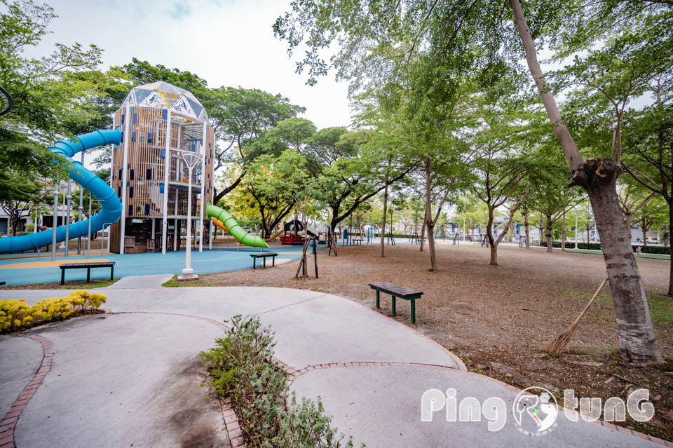 屏東東港景點〡東港兒童公園〡大鮪魚航海樂園, 挑戰樹海闖關塔, 東港一號航海王, 夏日親子戲水區