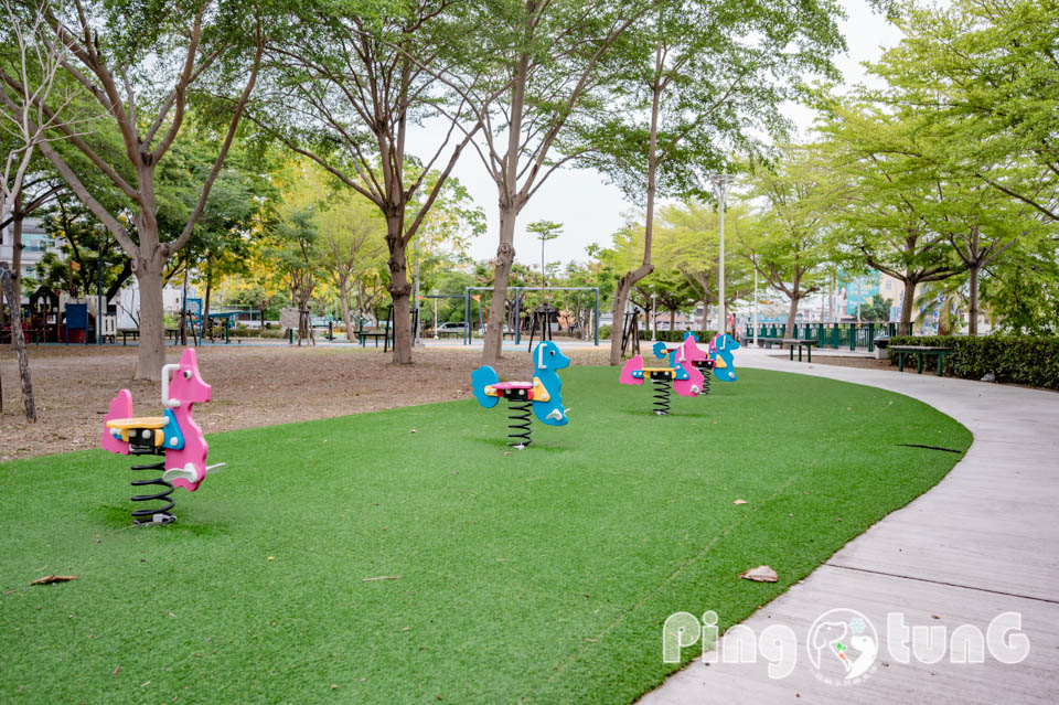 屏東東港景點〡東港兒童公園〡大鮪魚航海樂園, 挑戰樹海闖關塔, 東港一號航海王, 夏日親子戲水區