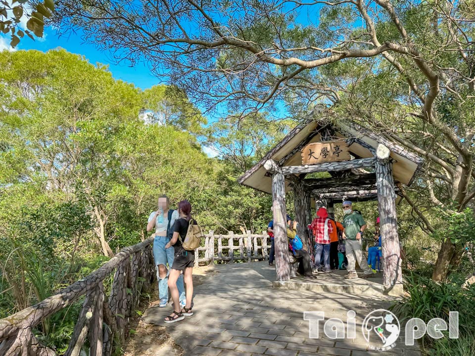 台北北投景點〡軍艦岩〡輕量級親山步道, 登小峰賞大景, 都市裡的親子步道, 北投紅茶完美加分