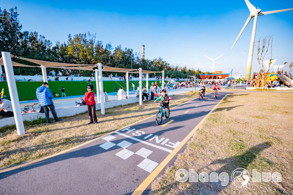 彰化伸港景點〡嬉濱海豚公園〡超威海洋遊戲場, 中部最強滑步車道, 海線最美公園賞無敵夕陽, 還有毛寶貝專區, 順遊自然生態教育中心