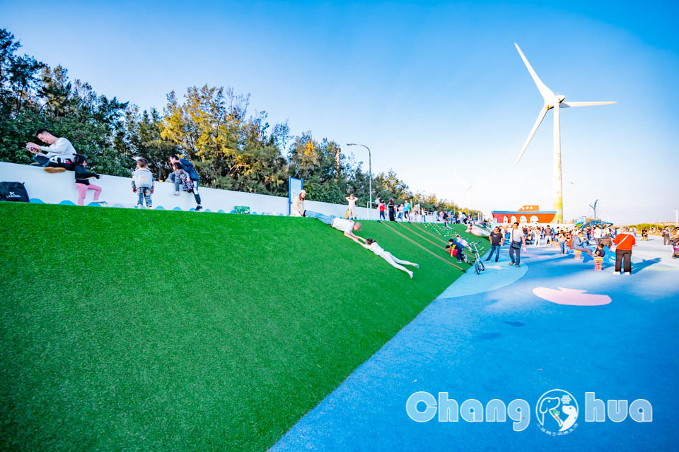 彰化伸港景點〡嬉濱海豚公園〡超威海洋遊戲場, 中部最強滑步車道, 海線最美公園賞無敵夕陽, 還有毛寶貝專區, 順遊自然生態教育中心