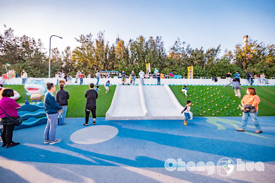 彰化伸港景點〡嬉濱海豚公園〡超威海洋遊戲場, 中部最強滑步車道, 海線最美公園賞無敵夕陽, 還有毛寶貝專區, 順遊自然生態教育中心