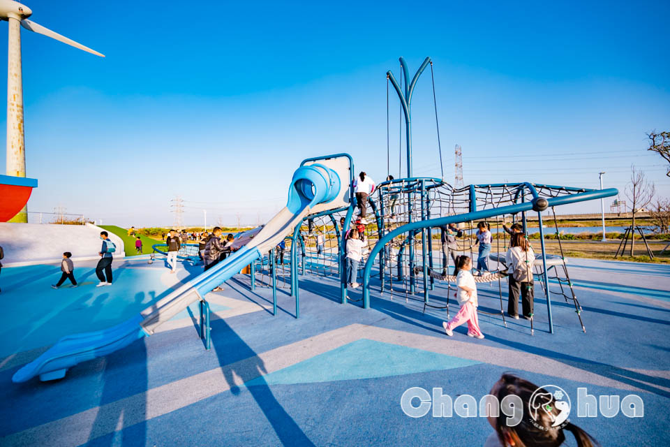 彰化伸港景點〡嬉濱海豚公園〡超威海洋遊戲場, 中部最強滑步車道, 海線最美公園賞無敵夕陽, 還有毛寶貝專區, 順遊自然生態教育中心