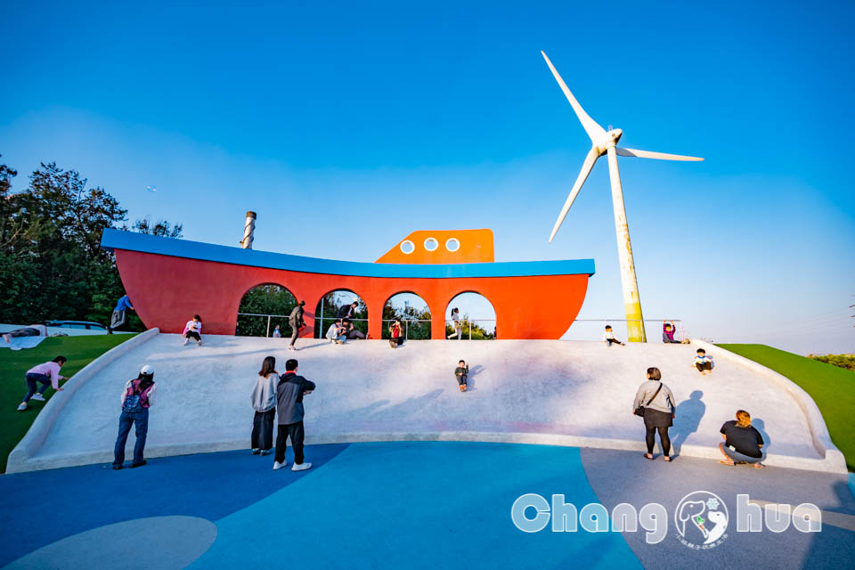 彰化伸港景點〡嬉濱海豚公園〡超威海洋遊戲場, 中部最強滑步車道, 海線最美公園賞無敵夕陽, 還有毛寶貝專區, 順遊自然生態教育中心