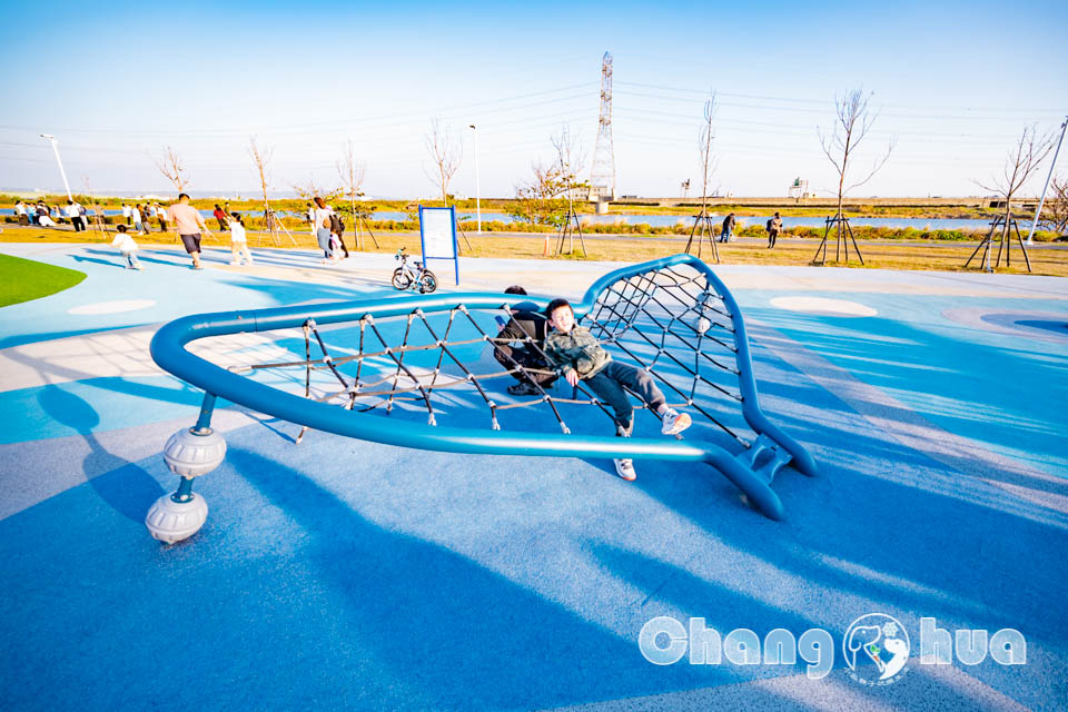 彰化伸港景點〡嬉濱海豚公園〡超威海洋遊戲場, 中部最強滑步車道, 海線最美公園賞無敵夕陽, 還有毛寶貝專區, 順遊自然生態教育中心