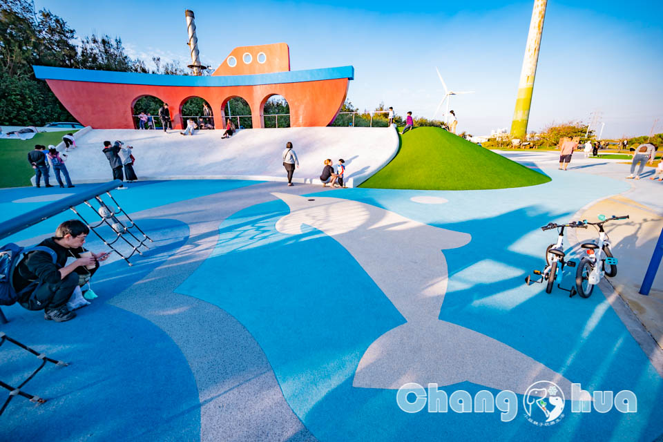 彰化伸港景點〡嬉濱海豚公園〡超威海洋遊戲場, 中部最強滑步車道, 海線最美公園賞無敵夕陽, 還有毛寶貝專區, 順遊自然生態教育中心