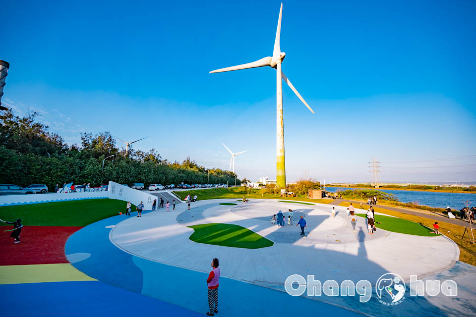 彰化伸港景點〡嬉濱海豚公園〡超威海洋遊戲場, 中部最強滑步車道, 海線最美公園賞無敵夕陽, 還有毛寶貝專區, 順遊自然生態教育中心