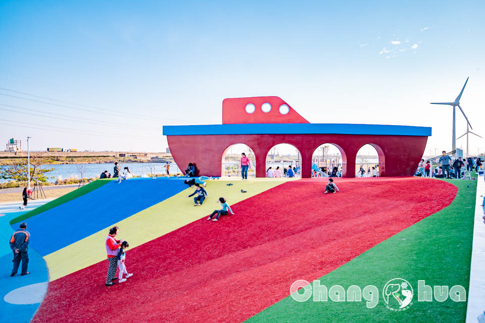 彰化伸港景點〡嬉濱海豚公園〡超威海洋遊戲場, 中部最強滑步車道, 海線最美公園賞無敵夕陽, 還有毛寶貝專區, 順遊自然生態教育中心