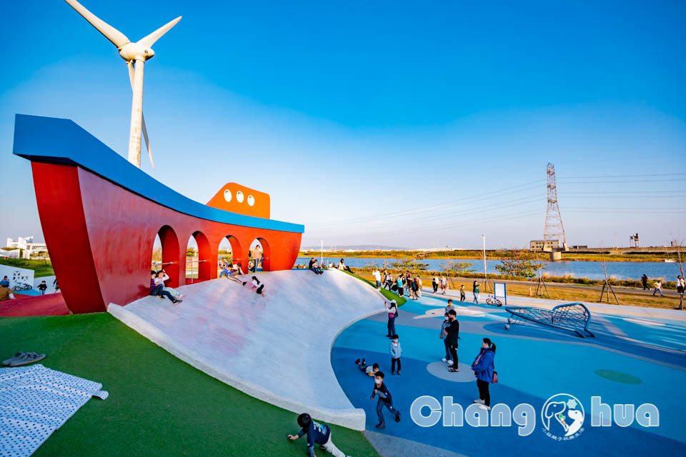 彰化伸港景點〡嬉濱海豚公園〡超威海洋遊戲場, 中部最強滑步車道, 海線最美公園賞無敵夕陽, 還有毛寶貝專區, 順遊自然生態教育中心