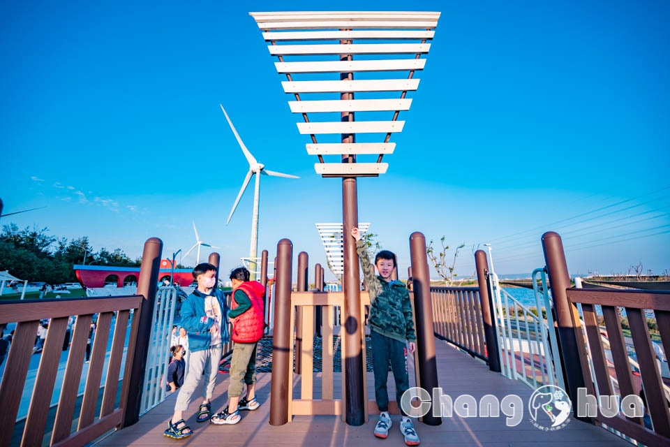 彰化伸港景點〡嬉濱海豚公園〡超威海洋遊戲場, 中部最強滑步車道, 海線最美公園賞無敵夕陽, 還有毛寶貝專區, 順遊自然生態教育中心