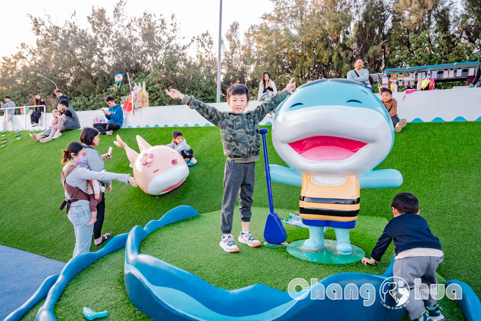 彰化伸港景點〡嬉濱海豚公園〡超威海洋遊戲場, 中部最強滑步車道, 海線最美公園賞無敵夕陽, 還有毛寶貝專區, 順遊自然生態教育中心