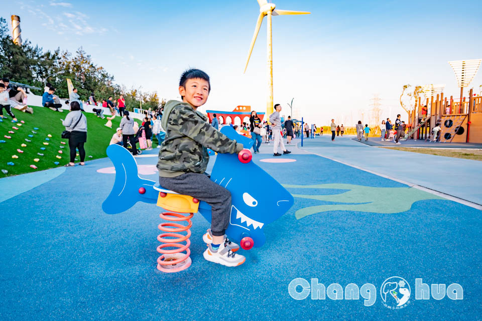 彰化伸港景點〡嬉濱海豚公園〡超威海洋遊戲場, 中部最強滑步車道, 海線最美公園賞無敵夕陽, 還有毛寶貝專區, 順遊自然生態教育中心