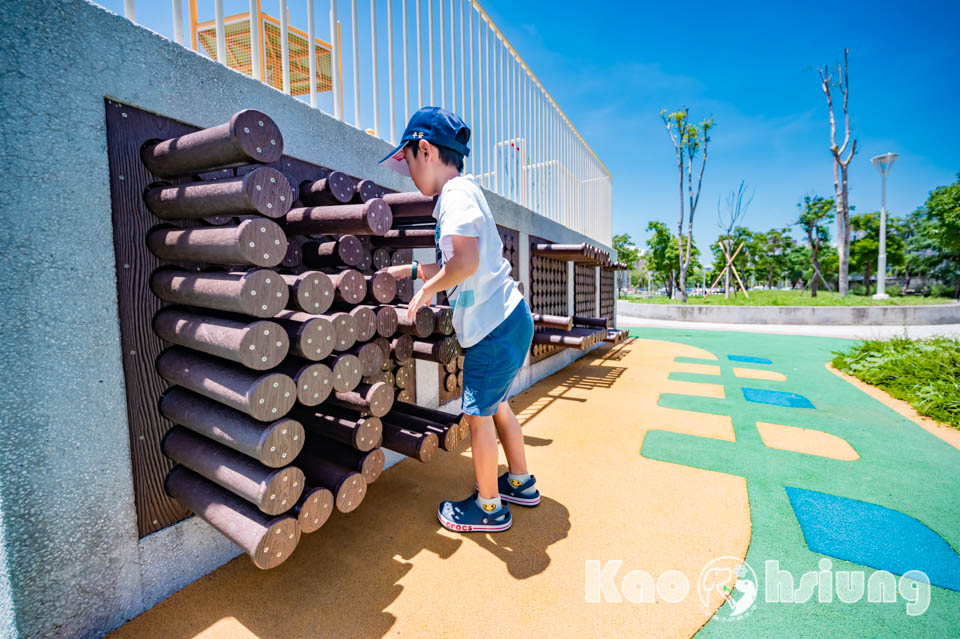 高雄前鎮景點〡籬仔內公園〡工業風格遊戲場, 燃燒塔意象滑梯, 五感互動設施, 溶入工廠元素的特色公園