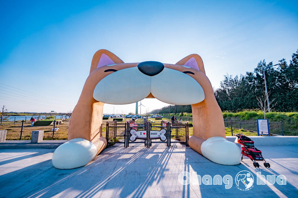 彰化伸港景點〡嬉濱海豚公園〡超威海洋遊戲場, 中部最強滑步車道, 海線最美公園賞無敵夕陽, 還有毛寶貝專區, 順遊自然生態教育中心