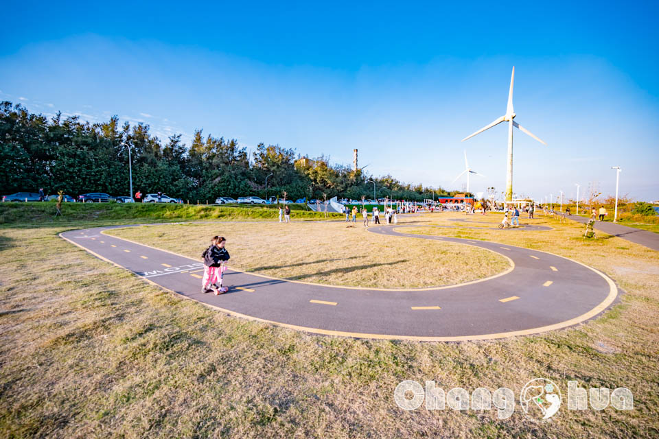 彰化伸港景點〡嬉濱海豚公園〡超威海洋遊戲場, 中部最強滑步車道, 海線最美公園賞無敵夕陽, 還有毛寶貝專區, 順遊自然生態教育中心