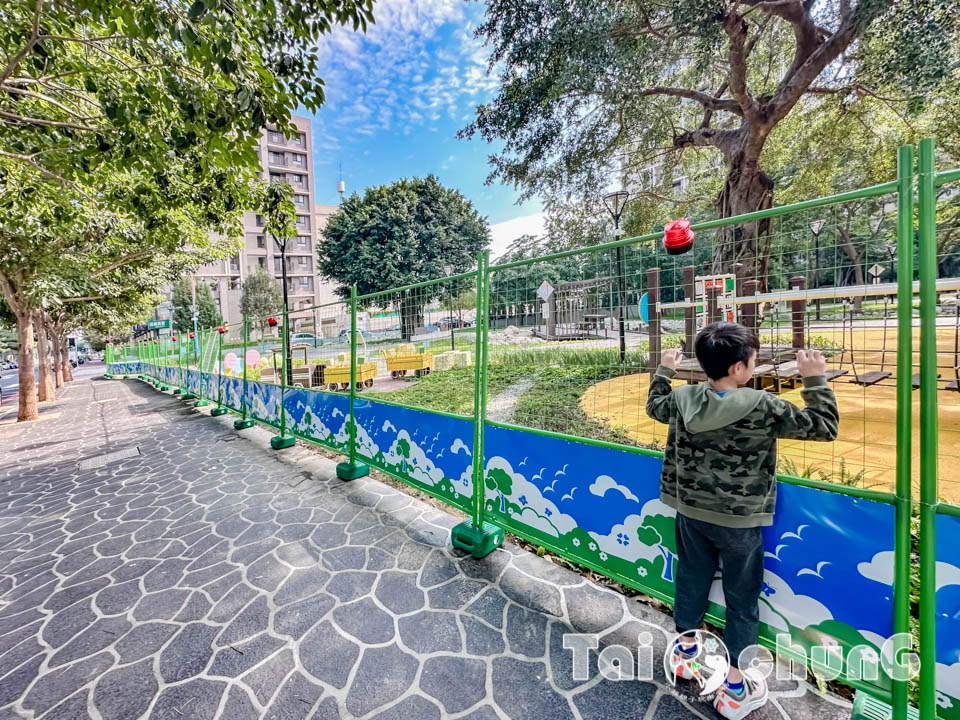 台中東區景點〡蜜糖公園〡幼幼寶貝專屬可愛五分車, 親水景觀水域, 搭配泉源兒童交通公園一起玩