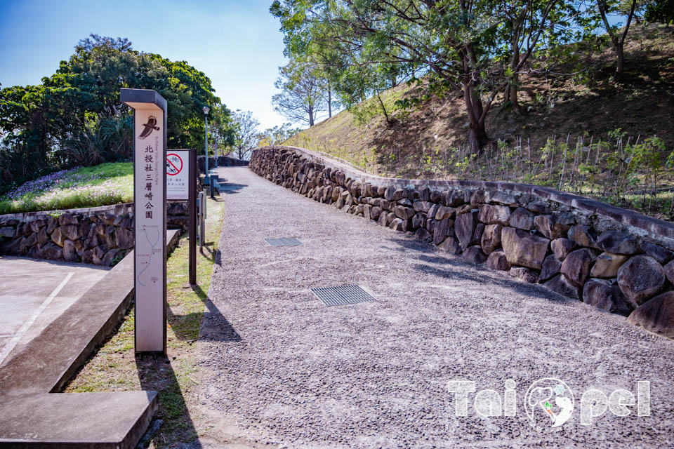 台北北投景點〡北投社三層崎公園〡2025三層崎花海, 來自大冠鷲的守護, 漫遊彩色浪花海, 童話風愛心鞦韆, 紫色浪漫薰衣草