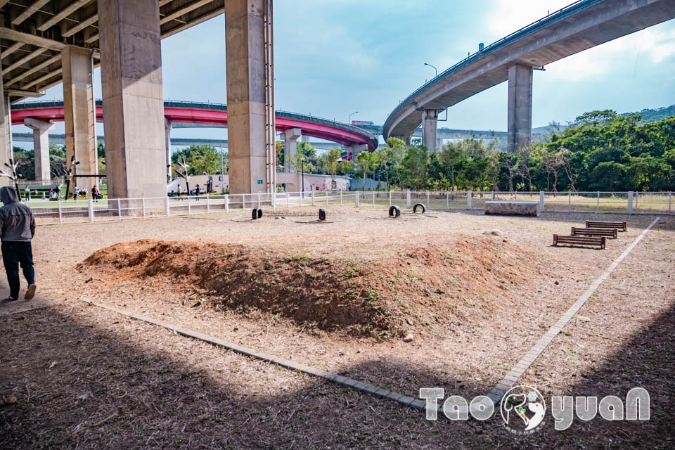 桃園平鎮景點〡平鎮運動公園〡冒險挑戰區勇闖十九關, 空中版百戰百勝, 滑草區同樂會, 暢玩地形遊戲場, 夏日戲水區, 毛寶貝運動場, 親子特色公園