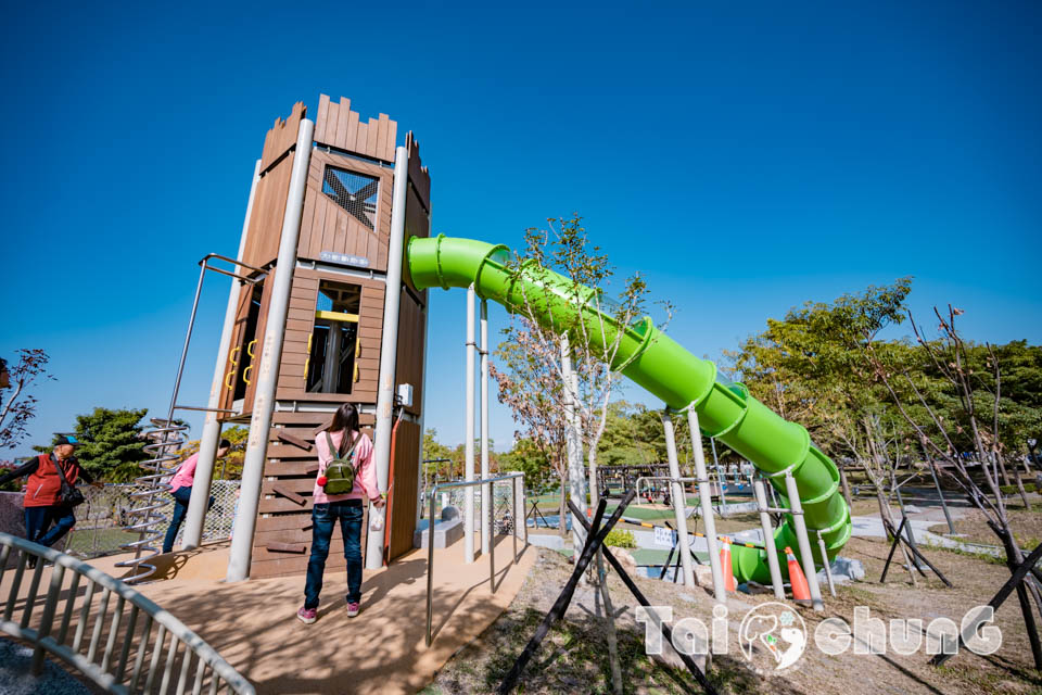 台中北屯景點〡南興公園〡超夯米奇樹拍照打卡, 大樹原野遊戲場玩耍, 唯美落羽松大道當主角, 台中親子特色公園