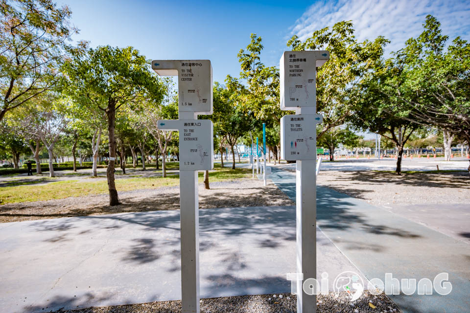 台中西屯景點〡飛行美樂地〡中央公園全新遊戲區, 飛碟造型遊戲場, 全攀爬設計多感官學習, 蜘蛛人特訓場, 32M雙軌滑索