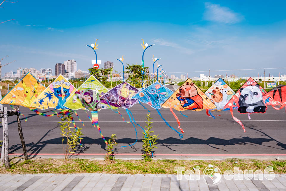 台中南屯景點〡樂田公園〡台中楓樹腳公園, 彩虹賽道起跑, High玩磨石子滑梯, 草原廣場放風箏, 追風滑索別錯過, 穿山甲與水牛伴遊, 台中特色公園