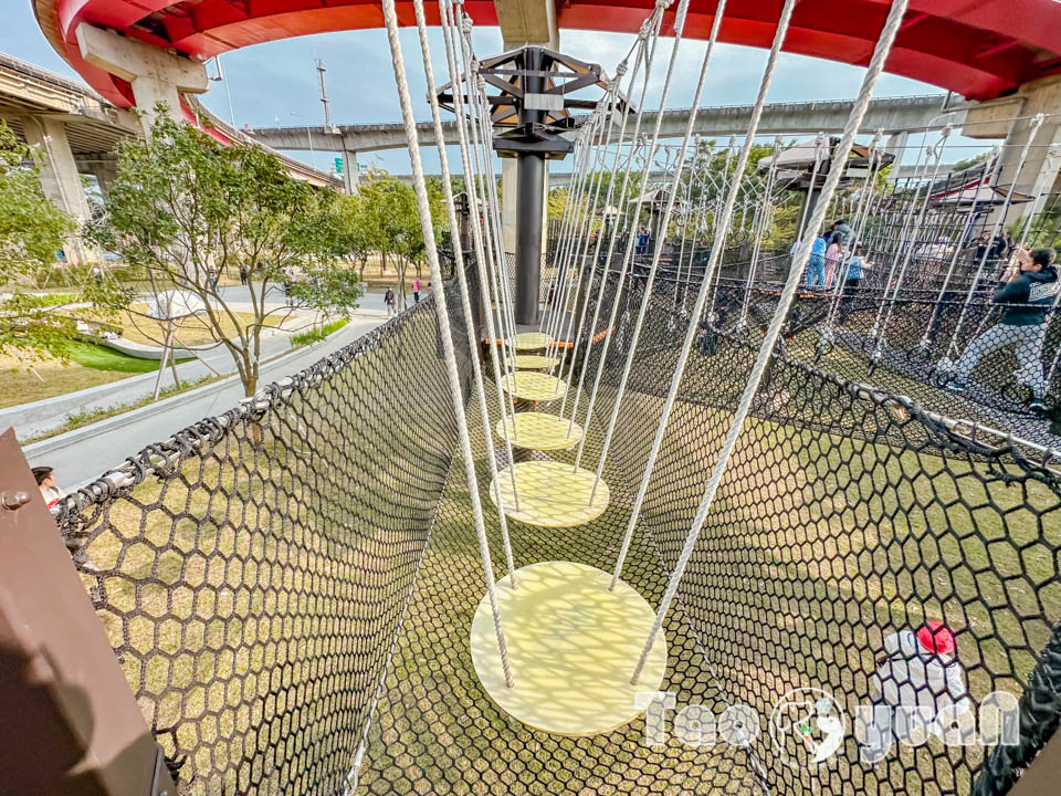 桃園平鎮景點〡平鎮運動公園〡冒險挑戰區勇闖十九關, 空中版百戰百勝, 滑草區同樂會, 暢玩地形遊戲場, 夏日戲水區, 毛寶貝運動場, 親子特色公園