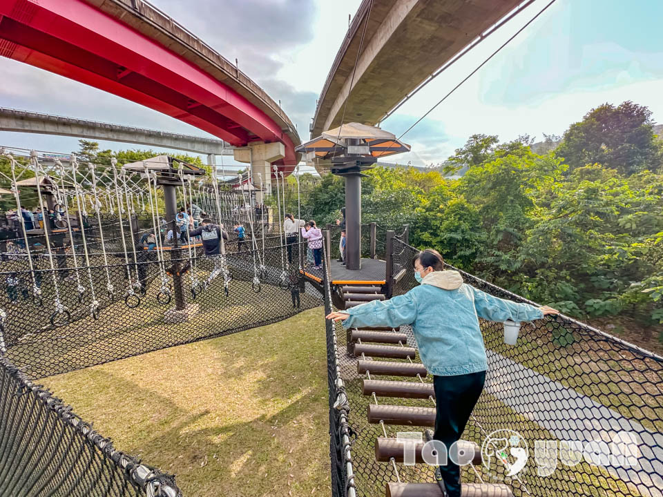 桃園平鎮景點〡平鎮運動公園〡冒險挑戰區勇闖十九關, 空中版百戰百勝, 滑草區同樂會, 暢玩地形遊戲場, 夏日戲水區, 毛寶貝運動場, 親子特色公園