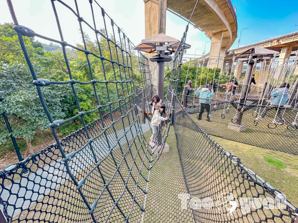 桃園平鎮景點〡平鎮運動公園〡冒險挑戰區勇闖十九關, 空中版百戰百勝, 滑草區同樂會, 暢玩地形遊戲場, 夏日戲水區, 毛寶貝運動場, 親子特色公園