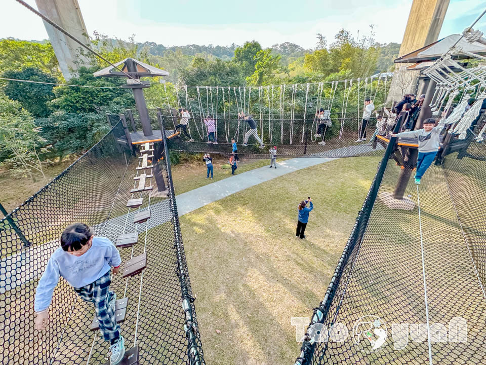 桃園平鎮景點〡平鎮運動公園〡冒險挑戰區勇闖十九關, 空中版百戰百勝, 滑草區同樂會, 暢玩地形遊戲場, 夏日戲水區, 毛寶貝運動場, 親子特色公園