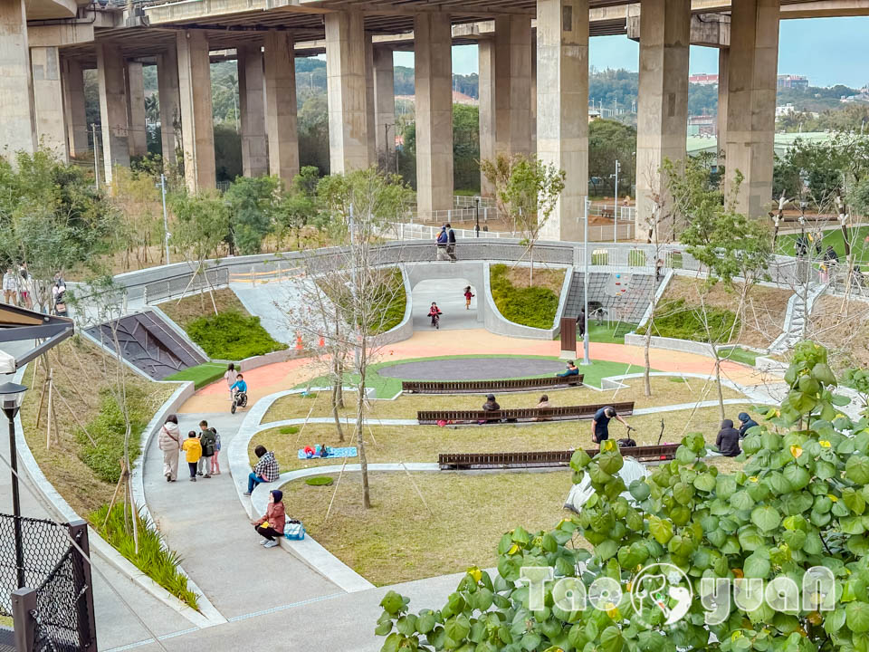 桃園平鎮景點〡平鎮運動公園〡冒險挑戰區勇闖十九關, 空中版百戰百勝, 滑草區同樂會, 暢玩地形遊戲場, 夏日戲水區, 毛寶貝運動場, 親子特色公園