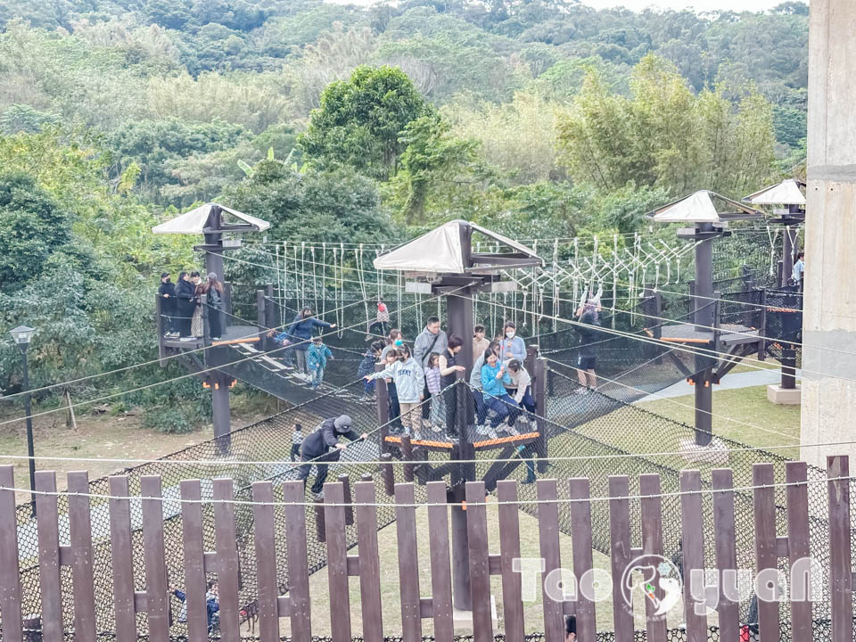 桃園平鎮景點〡平鎮運動公園〡冒險挑戰區勇闖十九關, 空中版百戰百勝, 滑草區同樂會, 暢玩地形遊戲場, 夏日戲水區, 毛寶貝運動場, 親子特色公園