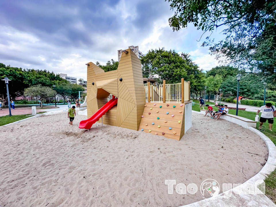 桃園平鎮景點〡廣仁公園〡貓狗大戰遊戲場, 小動物花園嬉戲, 貓咪沙池玩沙樂, 特色親子公園