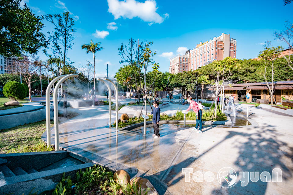 桃園中壢景點〡光明公園〡森林樹屋遊戲場, 探索冒險與挑戰, 暢玩四大主題樂園, 夏天消暑氣專區, 大朋友專屬跑酷場地