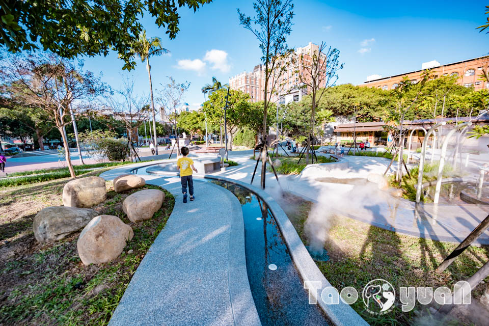 桃園中壢景點〡光明公園〡森林樹屋遊戲場, 探索冒險與挑戰, 暢玩四大主題樂園, 夏天消暑氣專區, 大朋友專屬跑酷場地